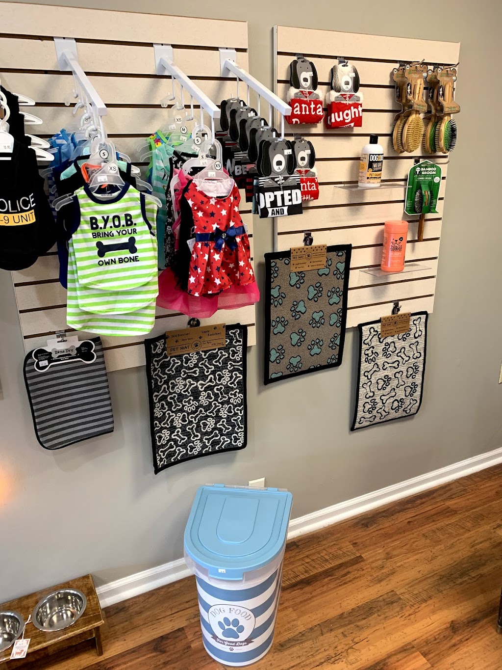 Woof Woof Barkery & Pet Boutique | 3 N New York Rd #33, Galloway, NJ 08205 | Phone: (609) 442-3004