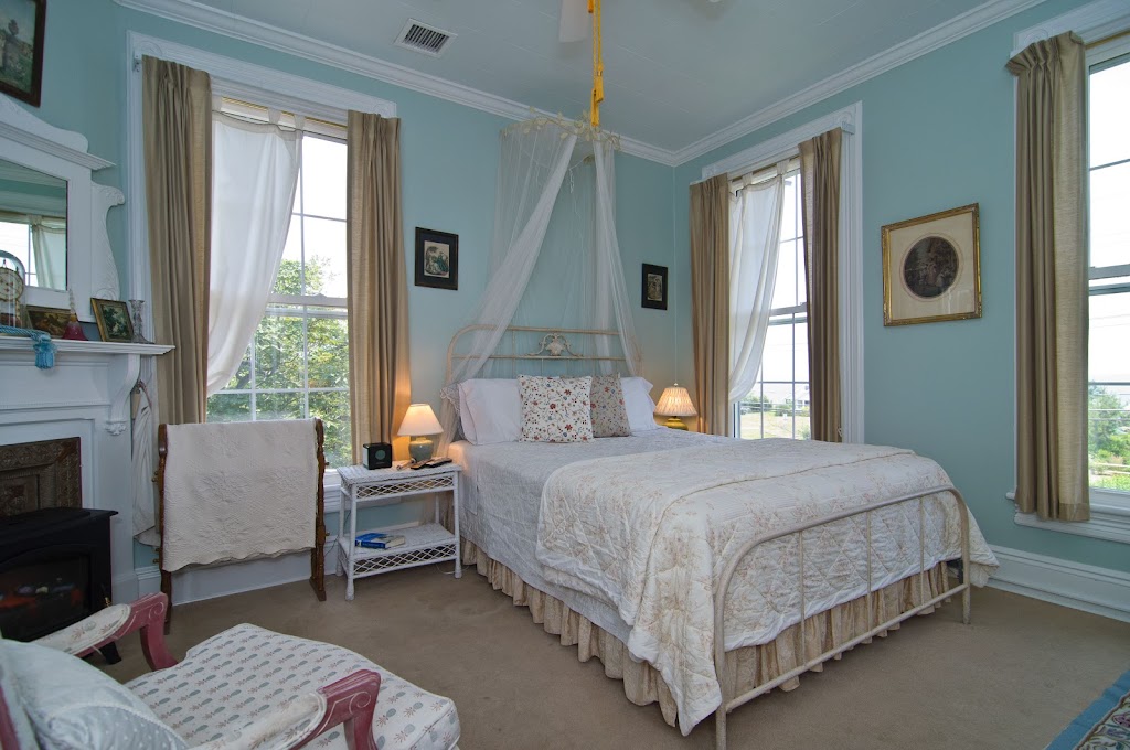 Shorecrest Bed & Breakfast | 54300 County Rd 48, Southold, NY 11971 | Phone: (631) 765-1570