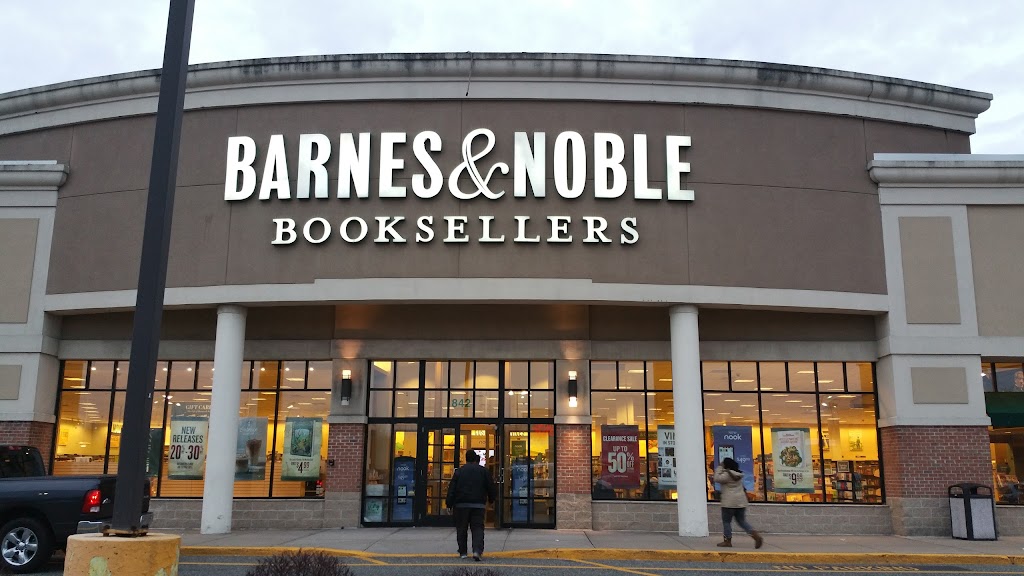 Barnes & Noble | Gardiner Manor Mall, 842 Sunrise Hwy, Bay Shore, NY 11706 | Phone: (631) 206-0198