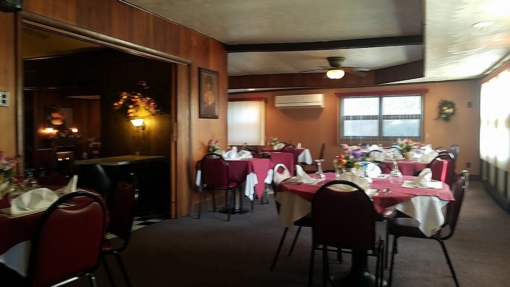 Crystal Pines Restaurant | 2275 PA-247, Clifford, PA 18421 | Phone: (570) 222-9904