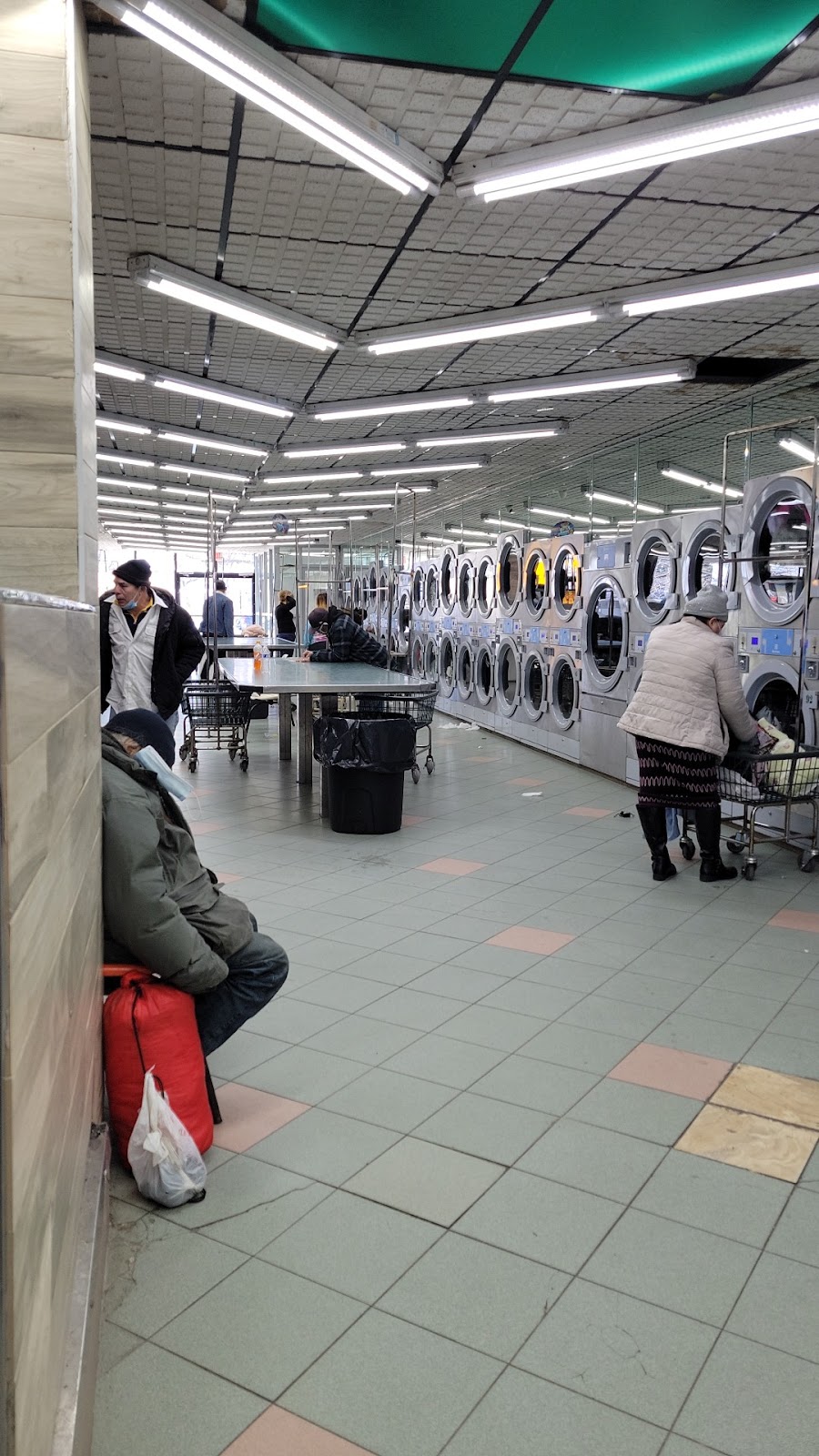 Laundry Palace | 18 E Suffolk Ave, Central Islip, NY 11722 | Phone: (631) 272-5255