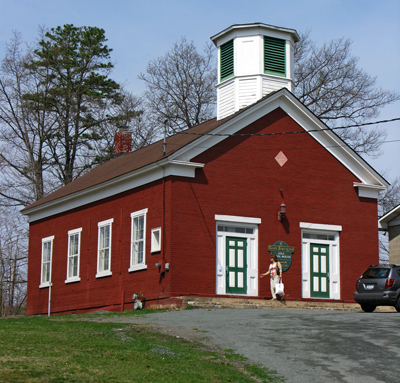 Huguenot School House | 25 Grange Rd, Huguenot, NY 12746 | Phone: (845) 856-2702