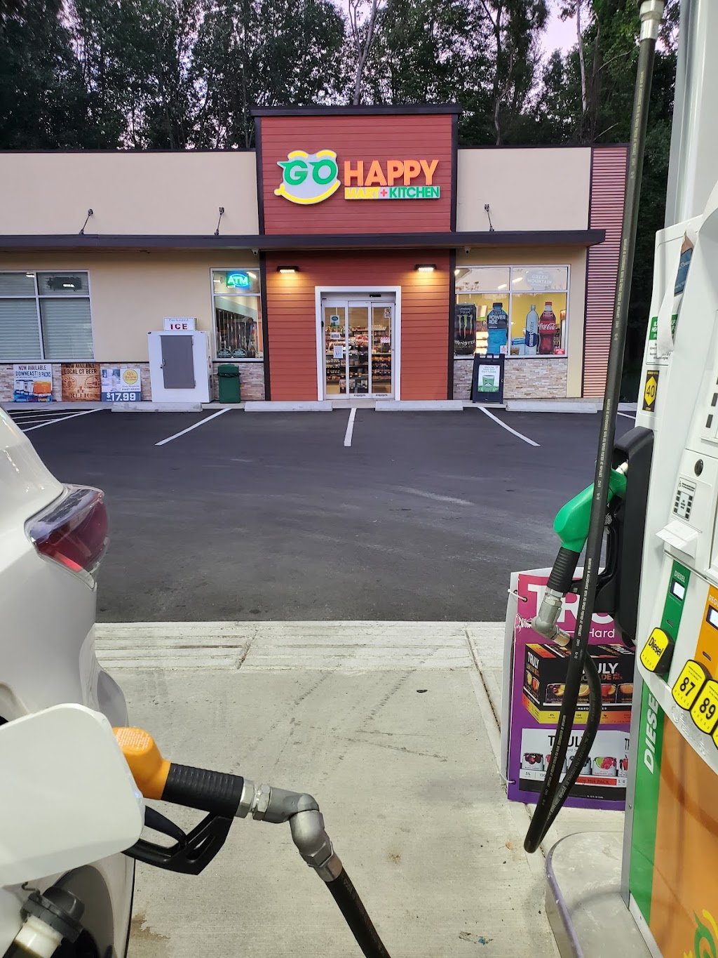 Go Happy Mart + Kitchen Gas Station | 2110 Meriden-Waterbury Turnpike, Marion, CT 06444 | Phone: (860) 426-3605