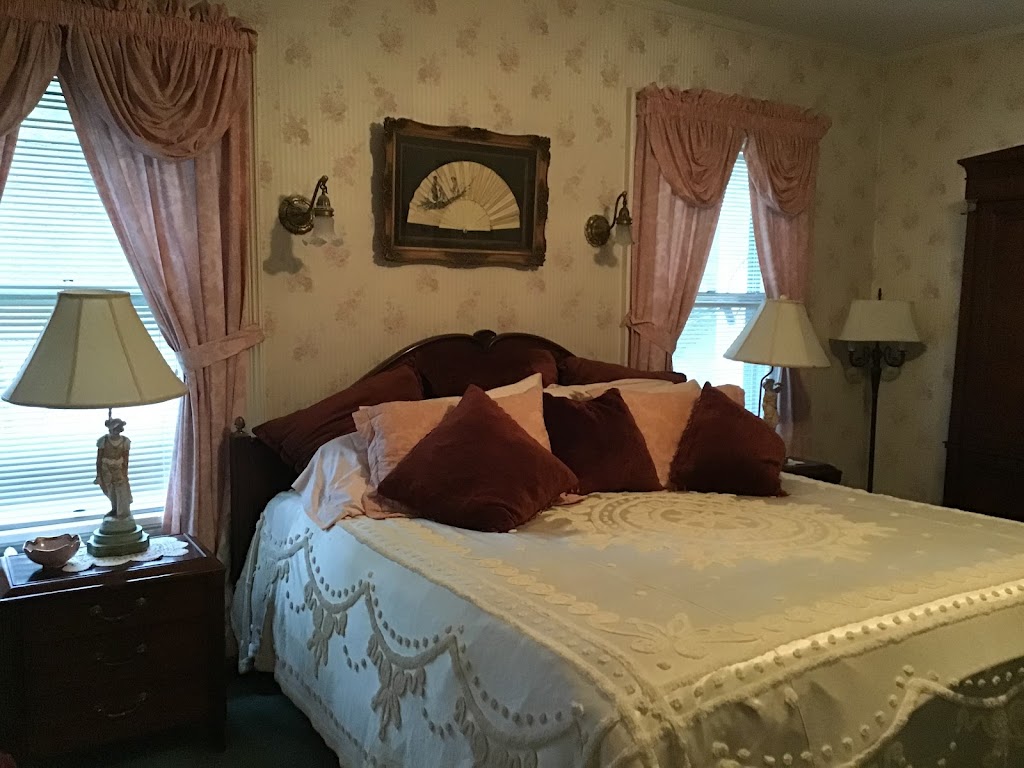 The Brookview Manor Inn and Restaurant | 4534 PA-447, Canadensis, PA 18325 | Phone: (570) 595-2451