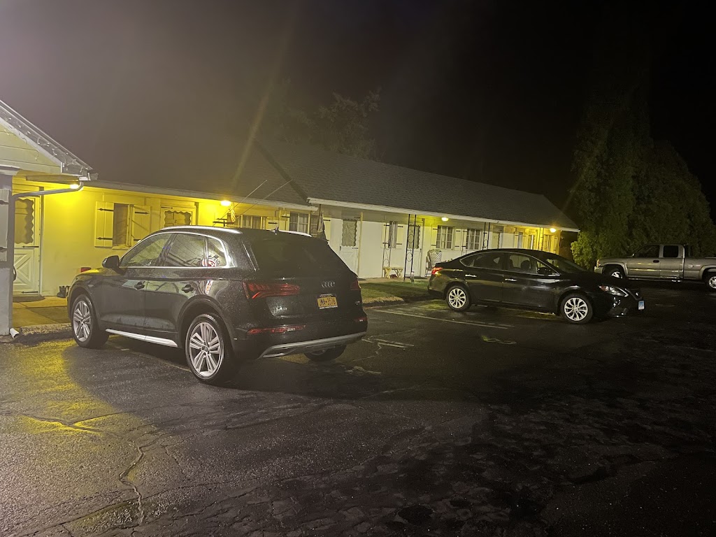 Hillside Motel | 671 Albany Turnpike, Collinsville, CT 06019 | Phone: (860) 693-4951