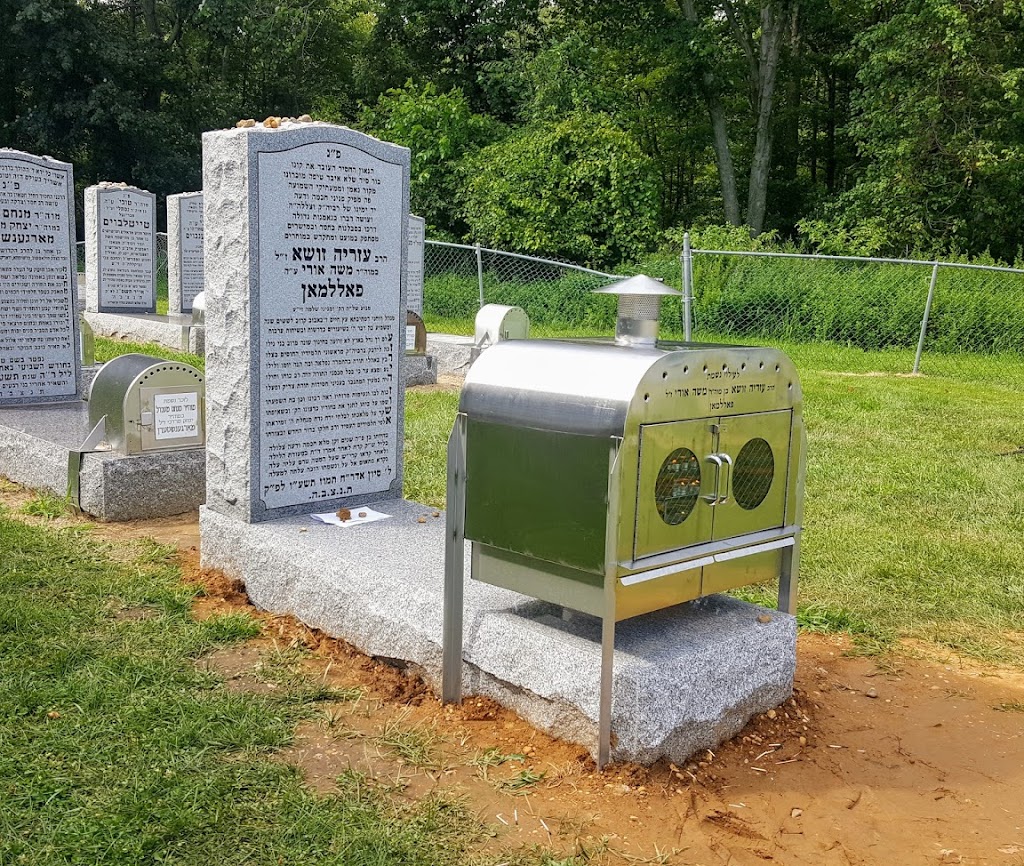 Bobov Cemetery, NJ | 104 Deans Rhode Hall Rd, Monmouth Junction, NJ 08902 | Phone: (845) 323-8818