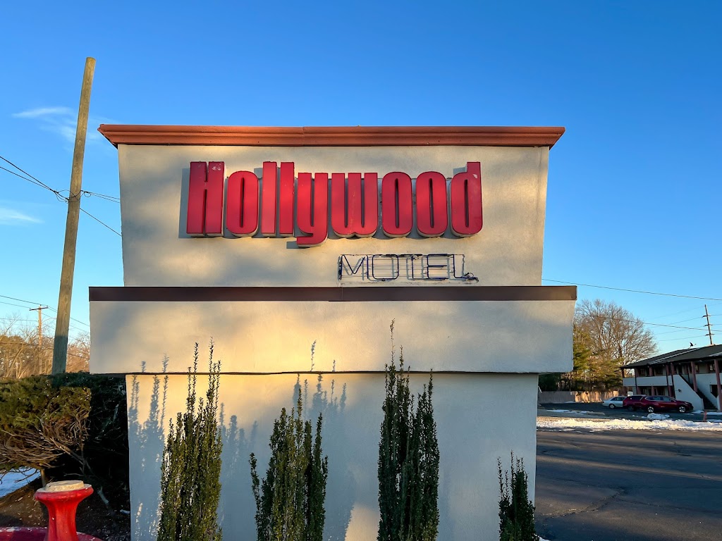 Hollywood Motel | 400 NY-109, Farmingdale, NY 11735 | Phone: (631) 694-7100