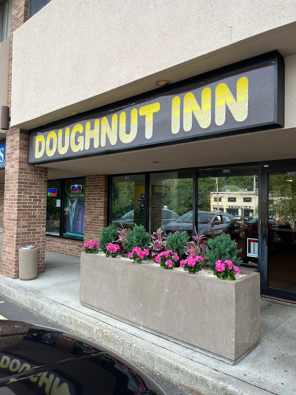 Doughnut Inn | 2480 Black Rock Turnpike #7, Fairfield, CT 06825 | Phone: (203) 296-2663