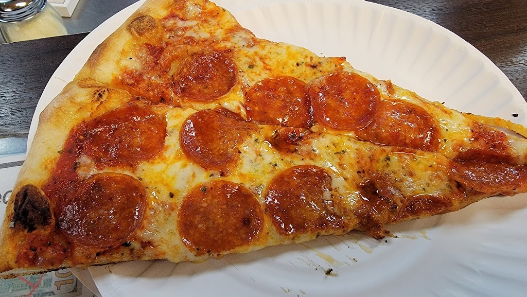 Lennys Pizza & Bistro (AKA Lennys of Jamesport) | 1451 Main Rd, Jamesport, NY 11947 | Phone: (631) 722-8589
