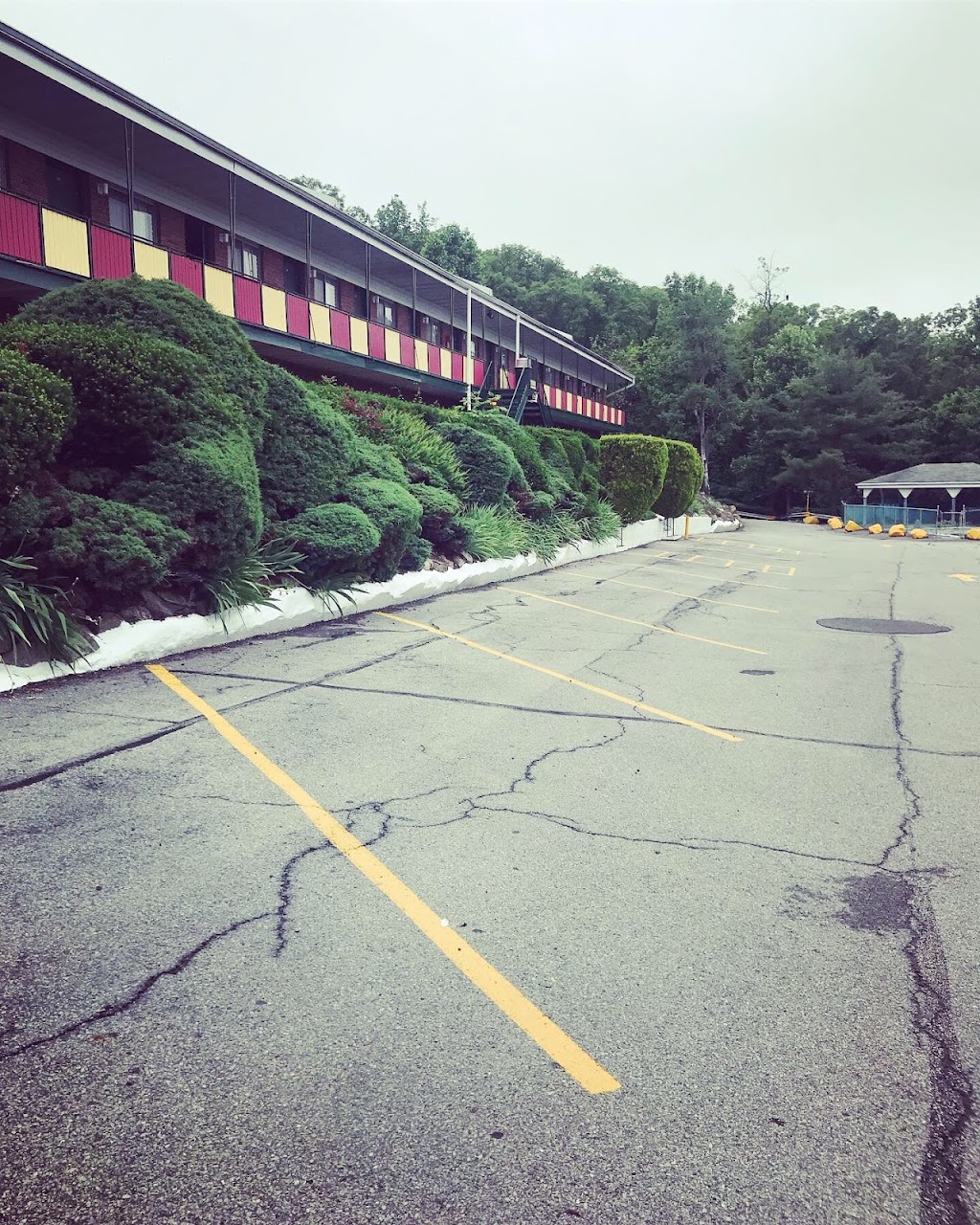 Tuxedo Motel | 985 NY-17, Southfields, NY 10975 | Phone: (845) 351-4747