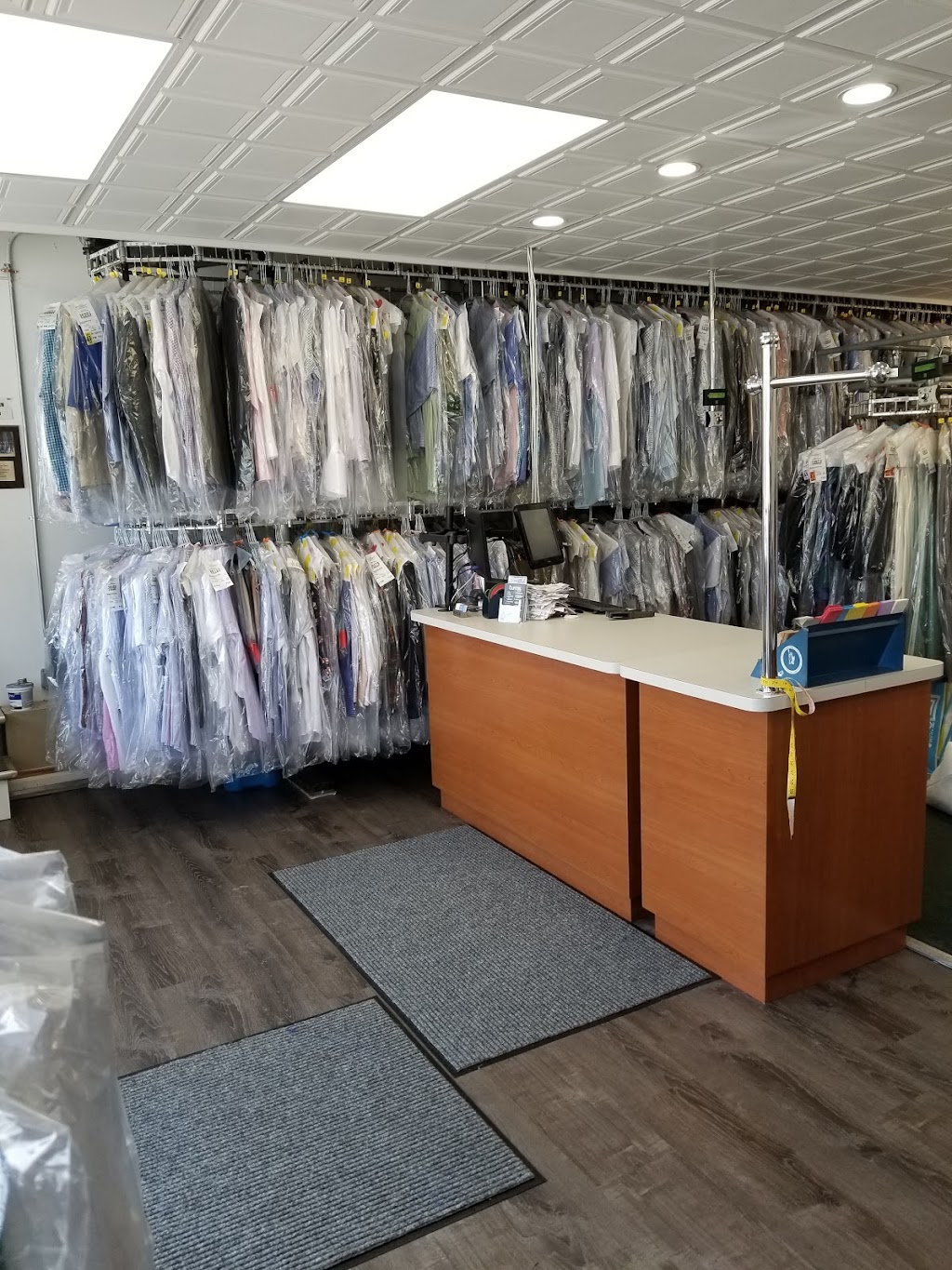 Brighton Cleaners | 25 Glenville St, Greenwich, CT 06831 | Phone: (203) 531-5679