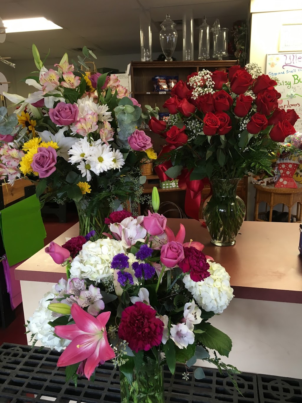 Lilies Florals | 323 E Jimmie Leeds Rd, Galloway, NJ 08205 | Phone: (609) 748-3300