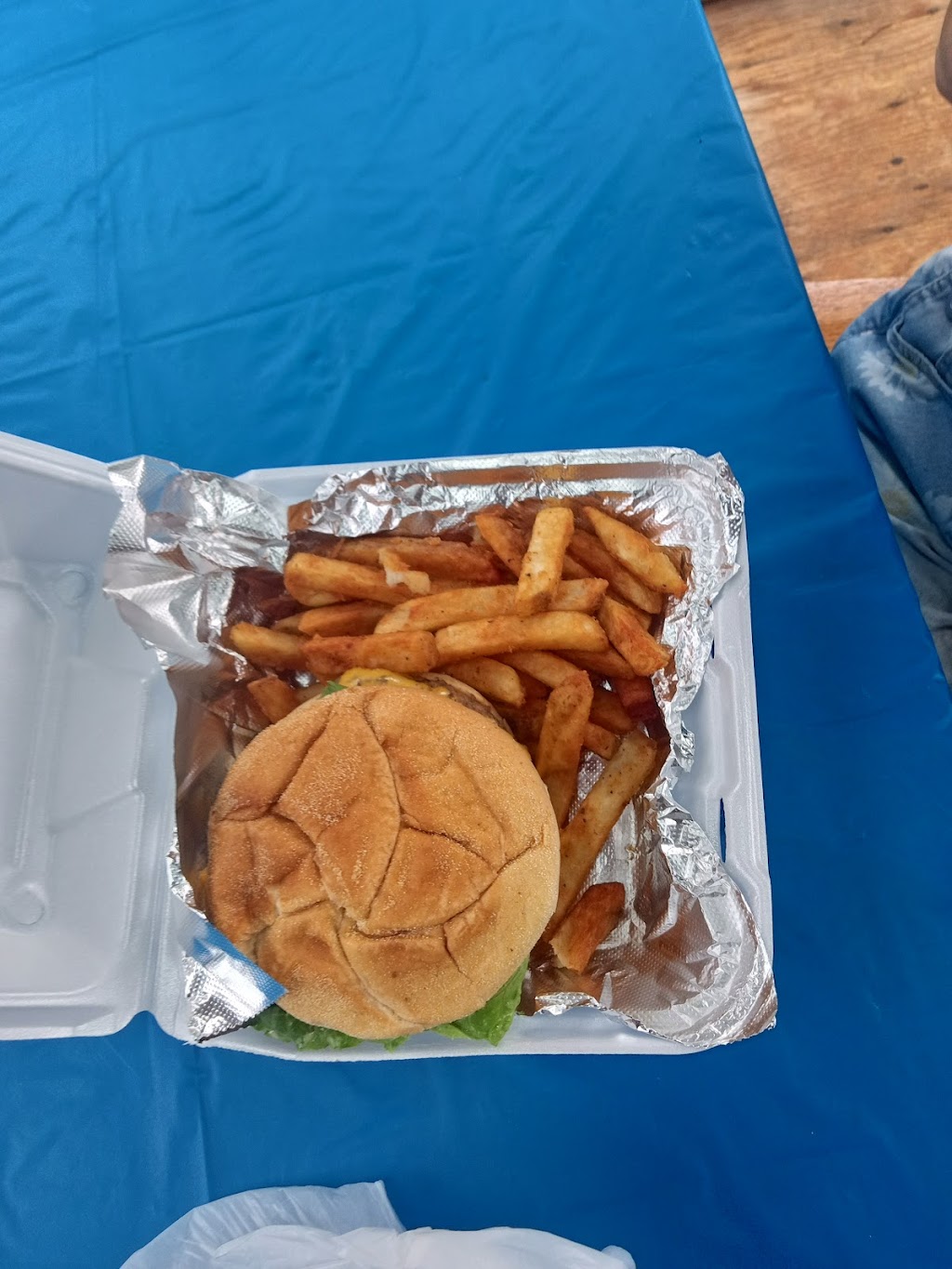 One Eyed Willys Seafood Shack | 641 E Main St, Meriden, CT 06450 | Phone: (203) 237-1710