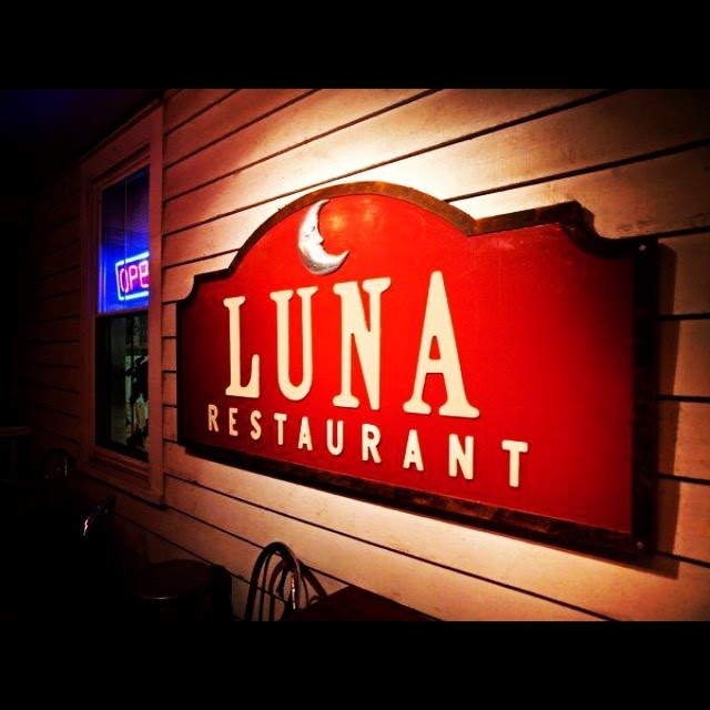 Luna Pizza | 429 Main St, Three Bridges, NJ 08887 | Phone: (908) 284-2321