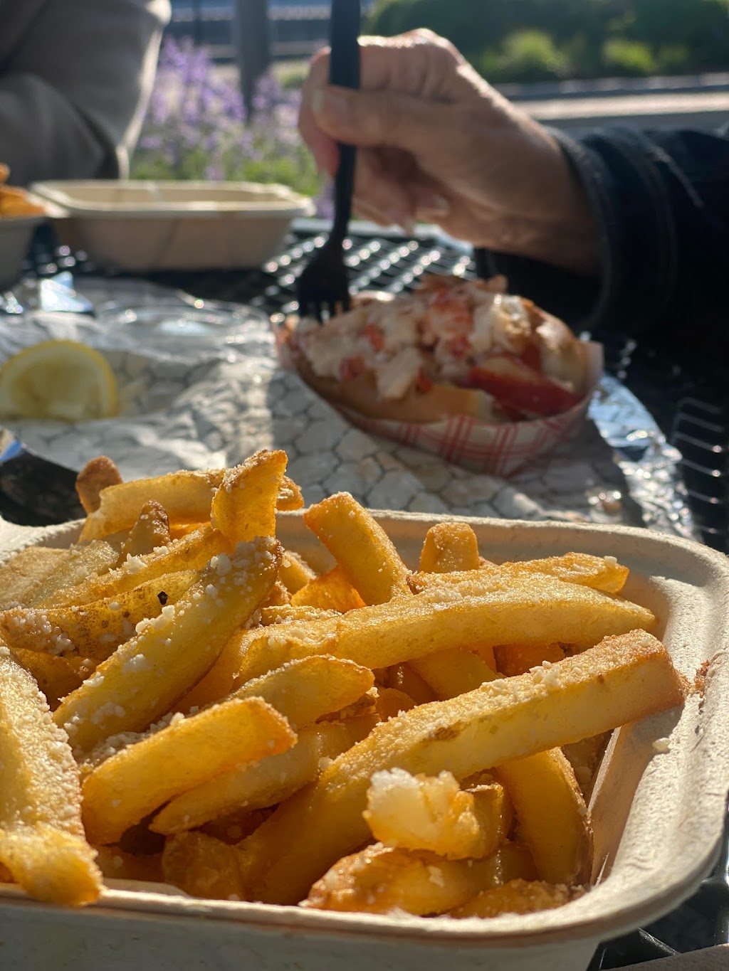 Livs Dockside Grill - Lobster Rolls and more | 68 Cedar Island Ave, Clinton, CT 06413 | Phone: (860) 664-5294