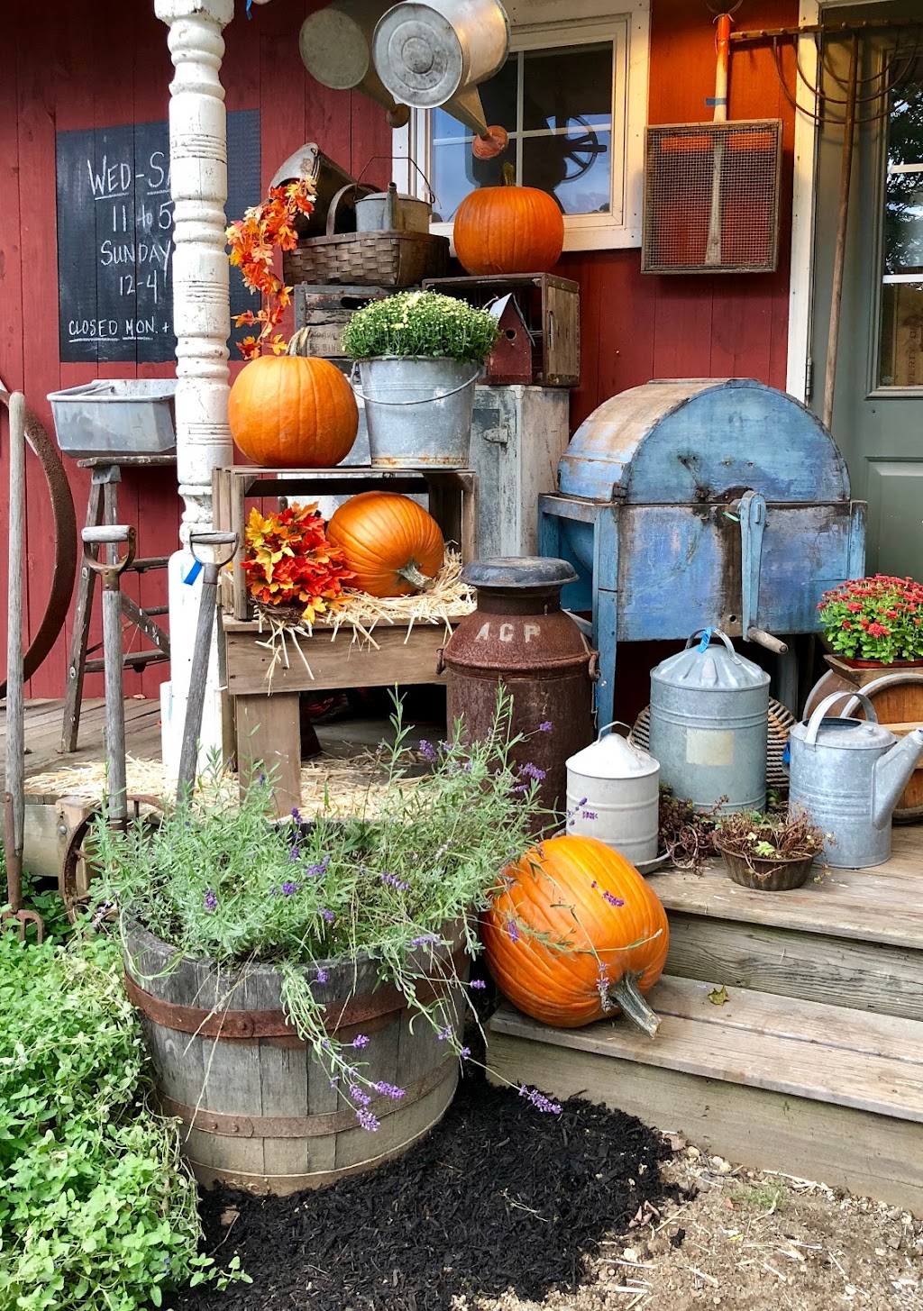 Farmhouse Antiques | 495 Main St S, Woodbury, CT 06798 | Phone: (203) 263-6400