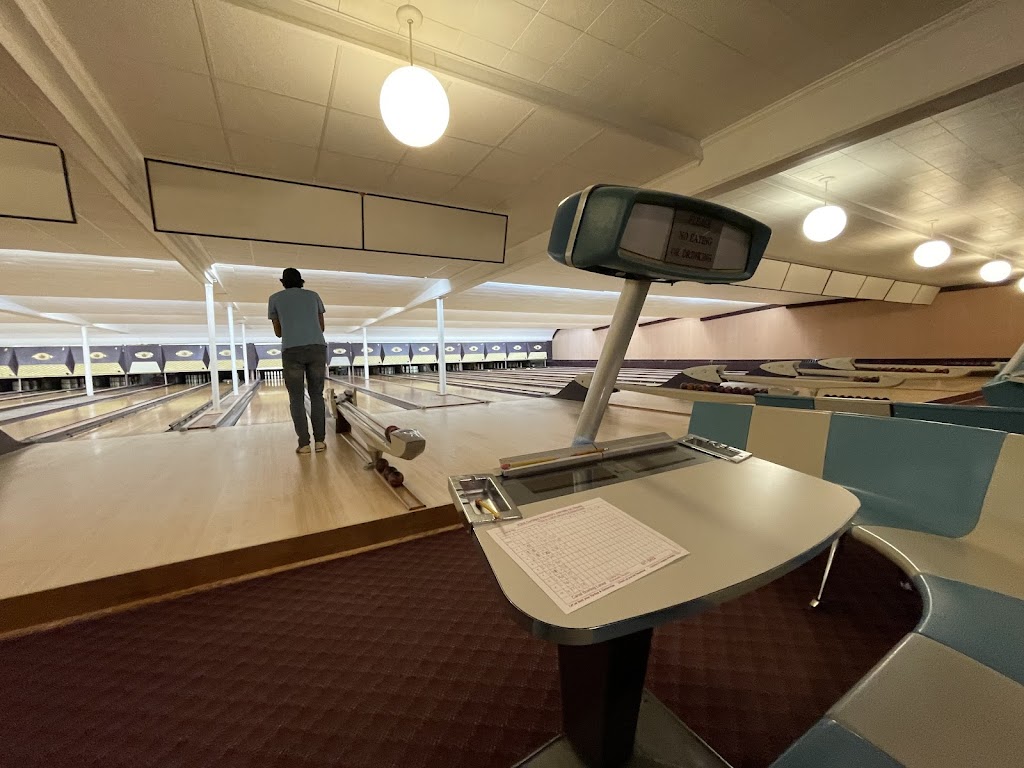 Canal Bowling Lanes | 74 College Hwy, Southampton, MA 01073 | Phone: (413) 527-3492