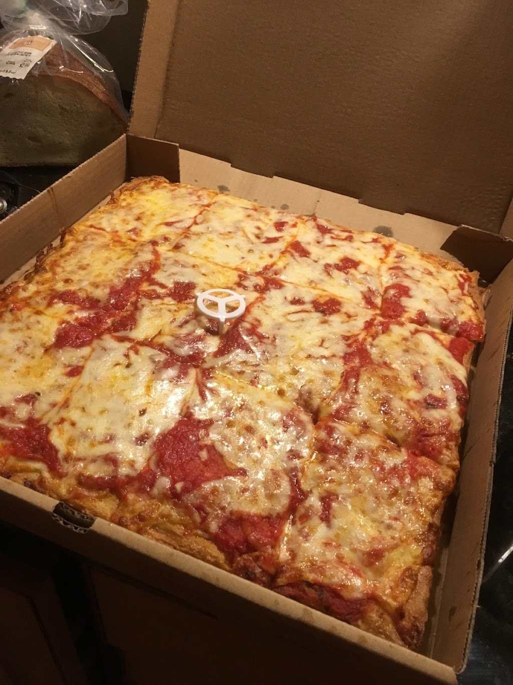 Original Michelangelo Pizzeria-Restaurant Eastport | 11 Eastport Manor Rd, Eastport, NY 11941 | Phone: (631) 325-1314