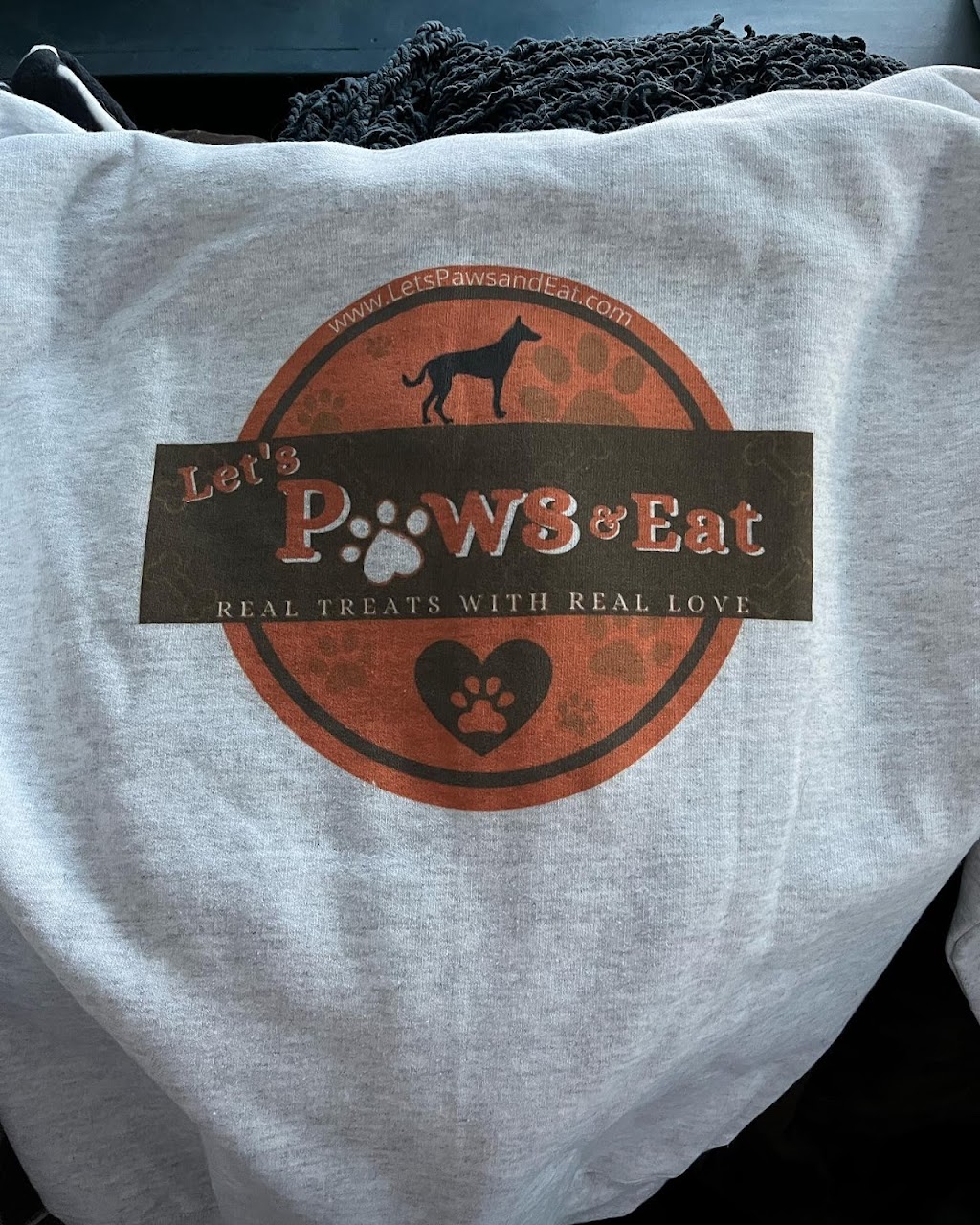 Lets Paws & Eat | 645 Goodwin St, East Hartford, CT 06108 | Phone: (203) 927-4613