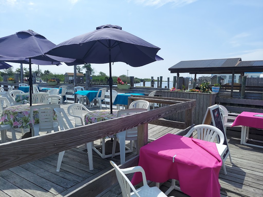Mallory Square Restaurant and Bar | 41 River Rd, Sayville, NY 11782 | Phone: (631) 589-8628