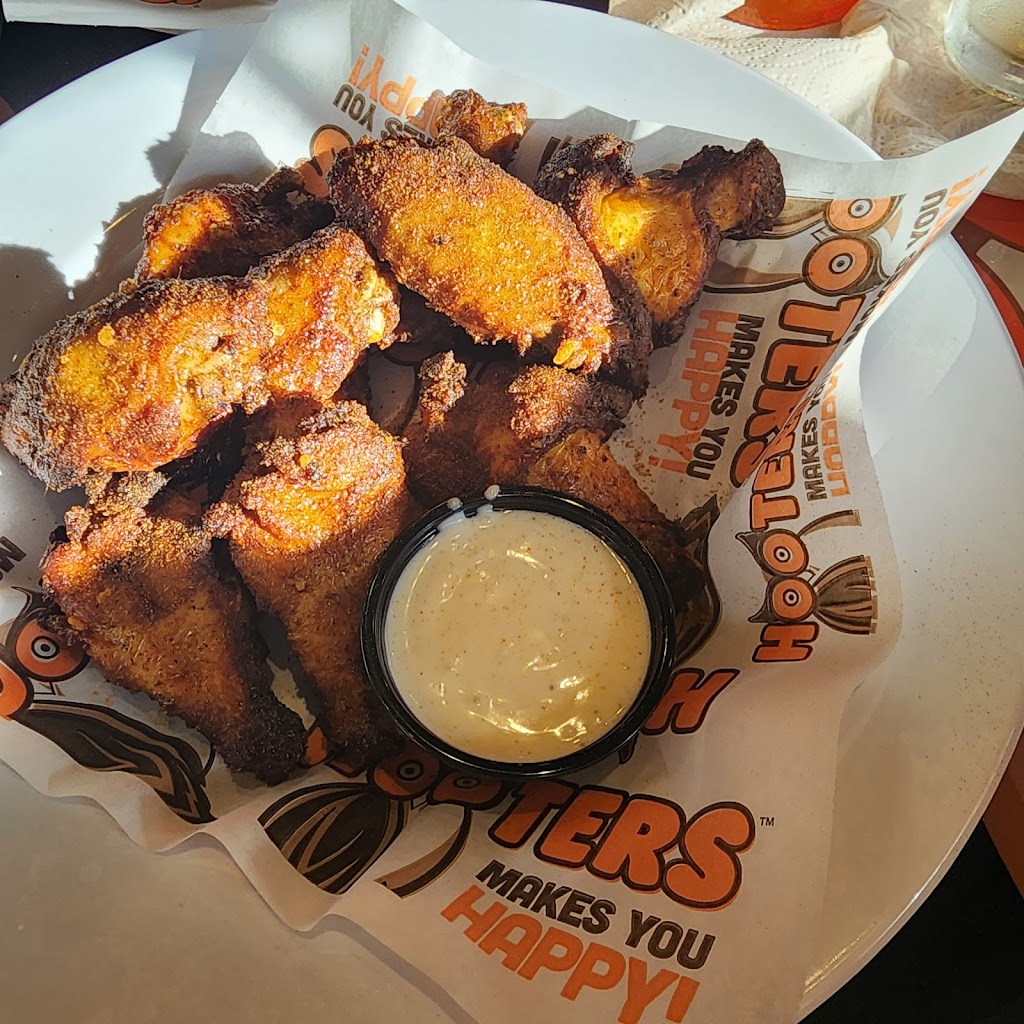 Hooters | 250 US-202, Flemington, NJ 08822 | Phone: (908) 483-0115