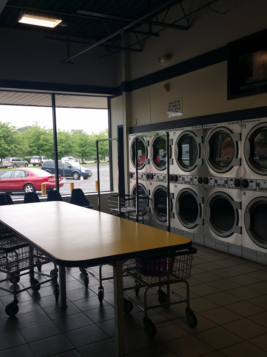 FJM Laundromat of Holbrook | 310 Main St, Holbrook, NY 11741 | Phone: (631) 580-9274