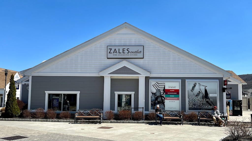 Zales Outlet | 443 Evergreen Ct, Central Valley, NY 10917 | Phone: (845) 928-5132