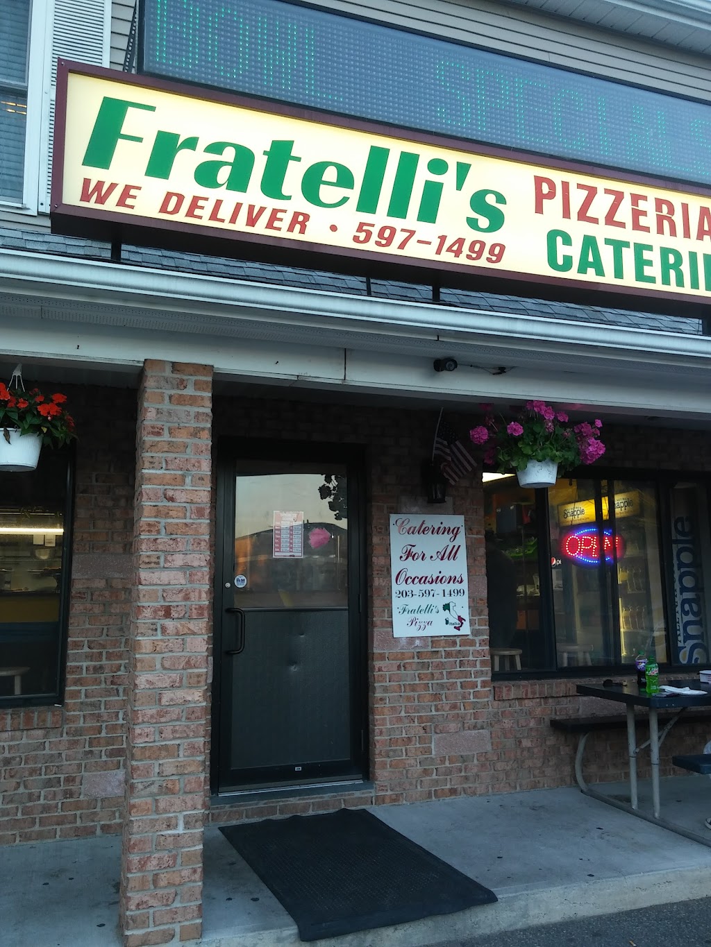 Fratellis Pizzeria & Catering | 689 Hill St, Waterbury, CT 06704 | Phone: (203) 597-1499