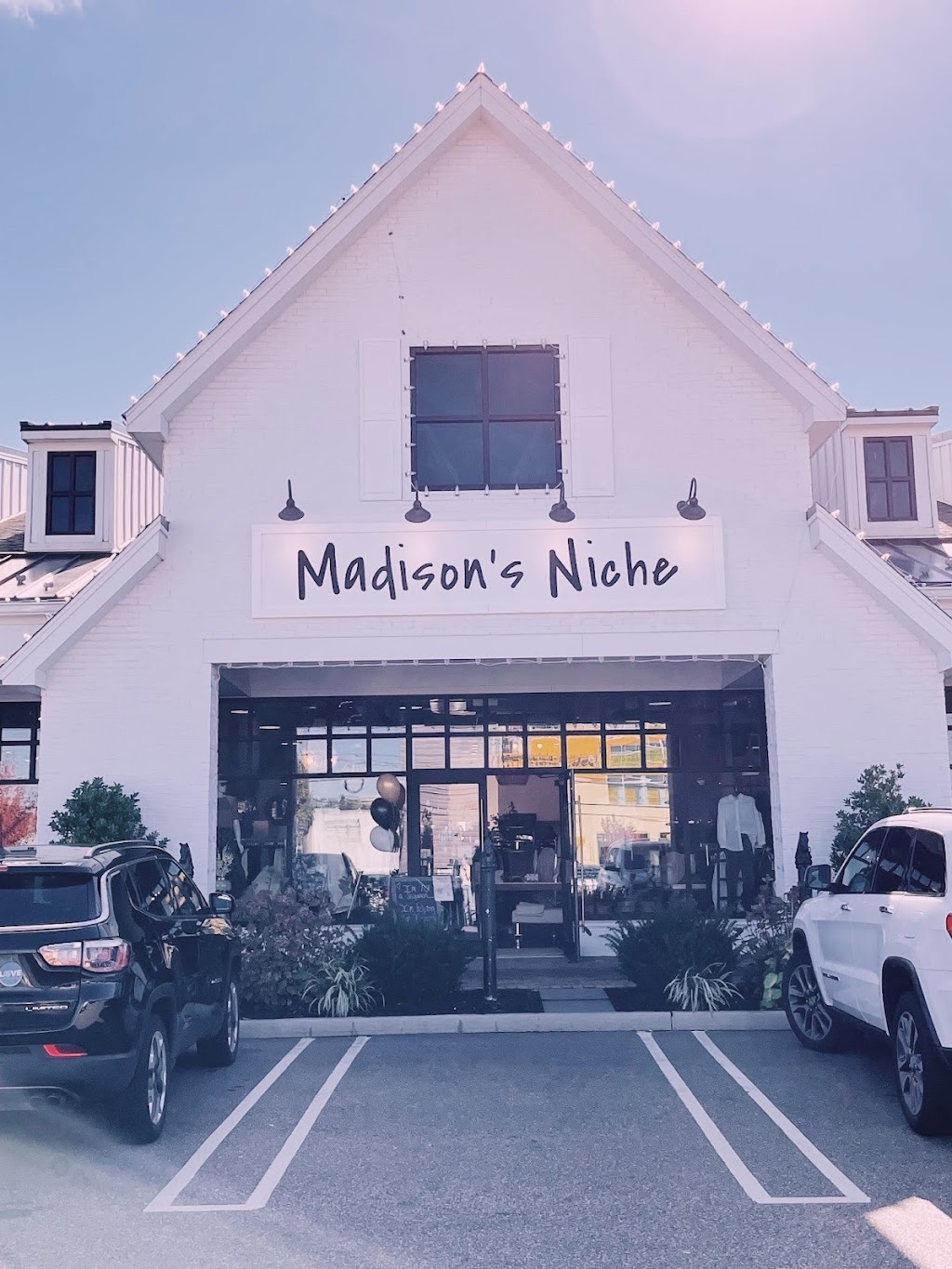 Madisons Niche (Plainview) | 1491 Old Country Rd, Plainview, NY 11803 | Phone: (516) 690-8260