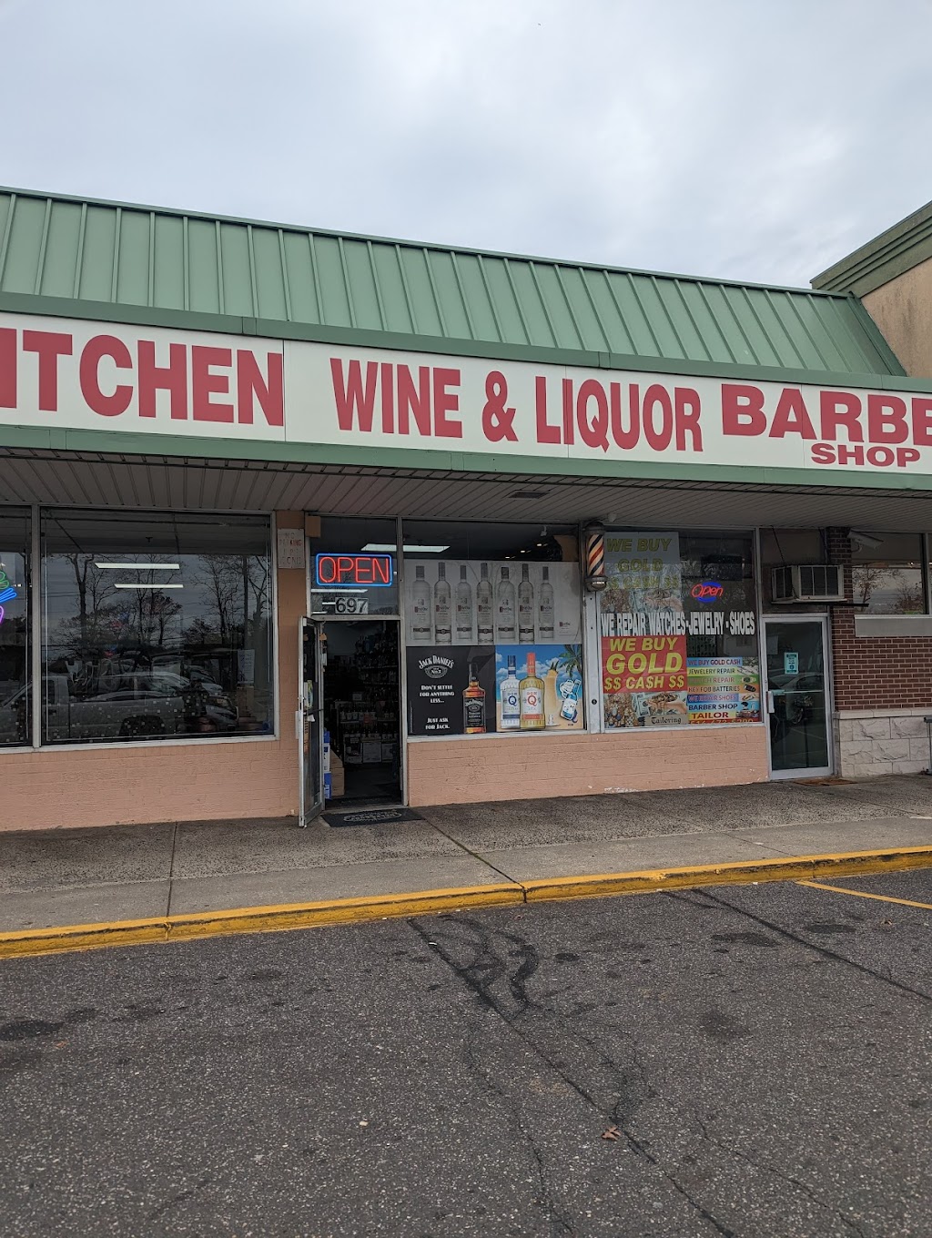 LIs WINE & LIQUOR | 697 Old Town Rd, Port Jefferson Station, NY 11776 | Phone: (631) 828-4600