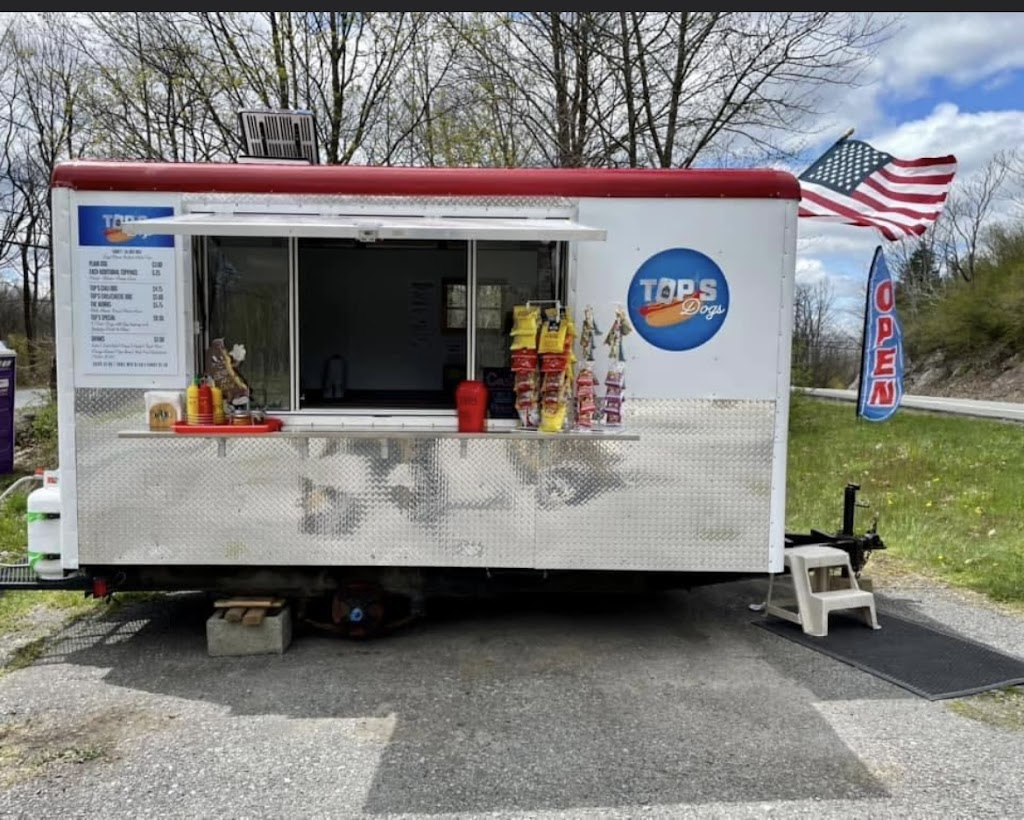 Top’s Dogs | NY-17A, Warwick, NY 10990 | Phone: (845) 323-7744