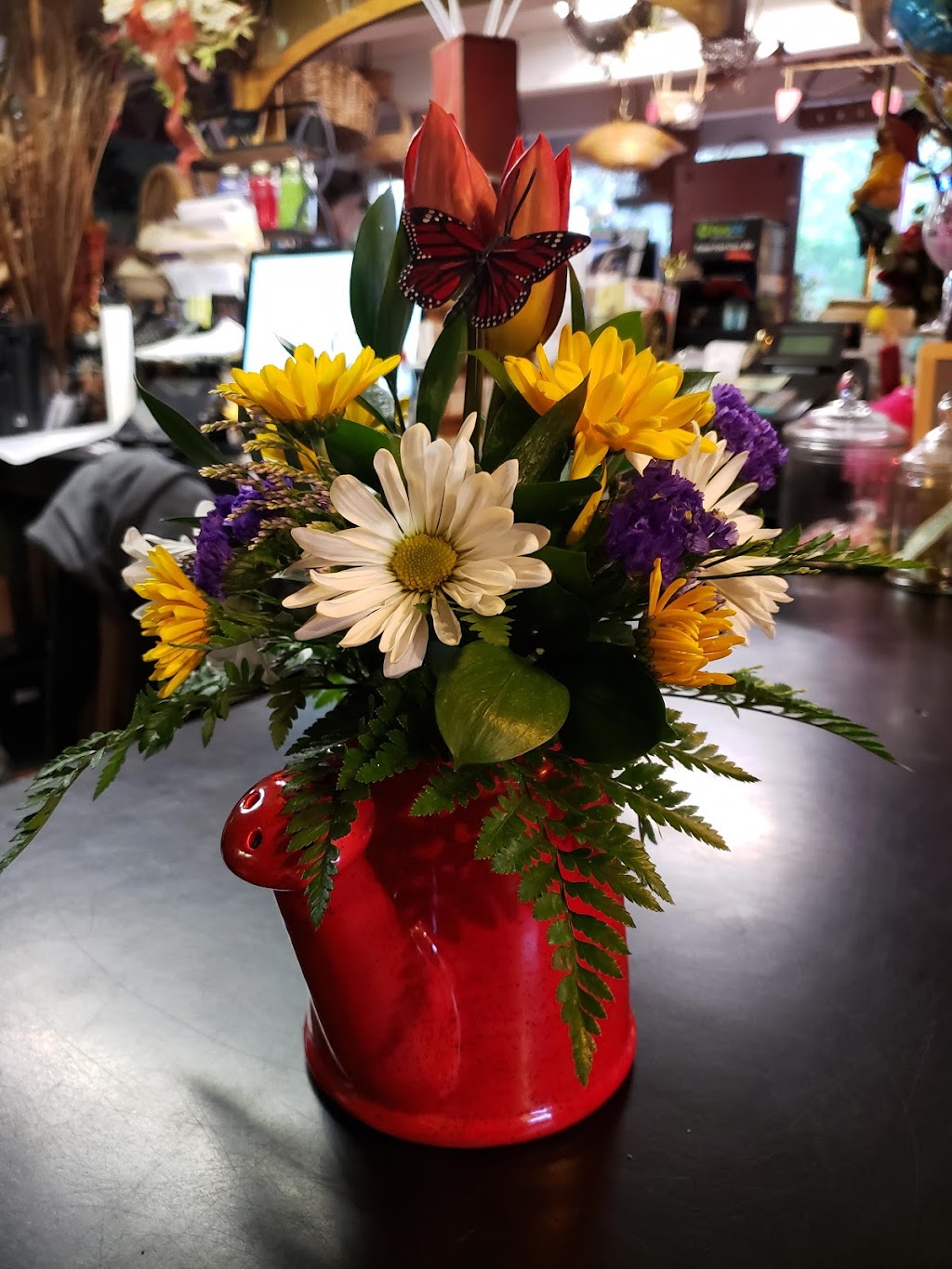 Flowers By Lynn | 77 Sullivan St, Wurtsboro, NY 12790 | Phone: (845) 888-5959