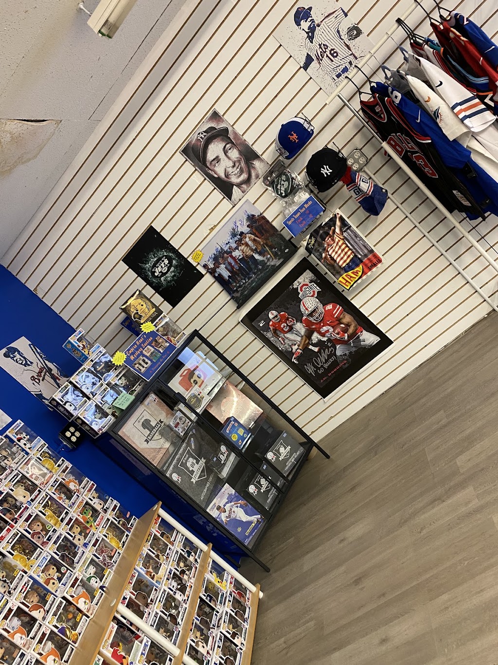 Empire Heat Sports Cards and Memorabilia | Staten Island Mall JC Penney Wing - 2nd Level, 2655 Richmond Ave, Staten Island, NY 10314 | Phone: (646) 469-7358