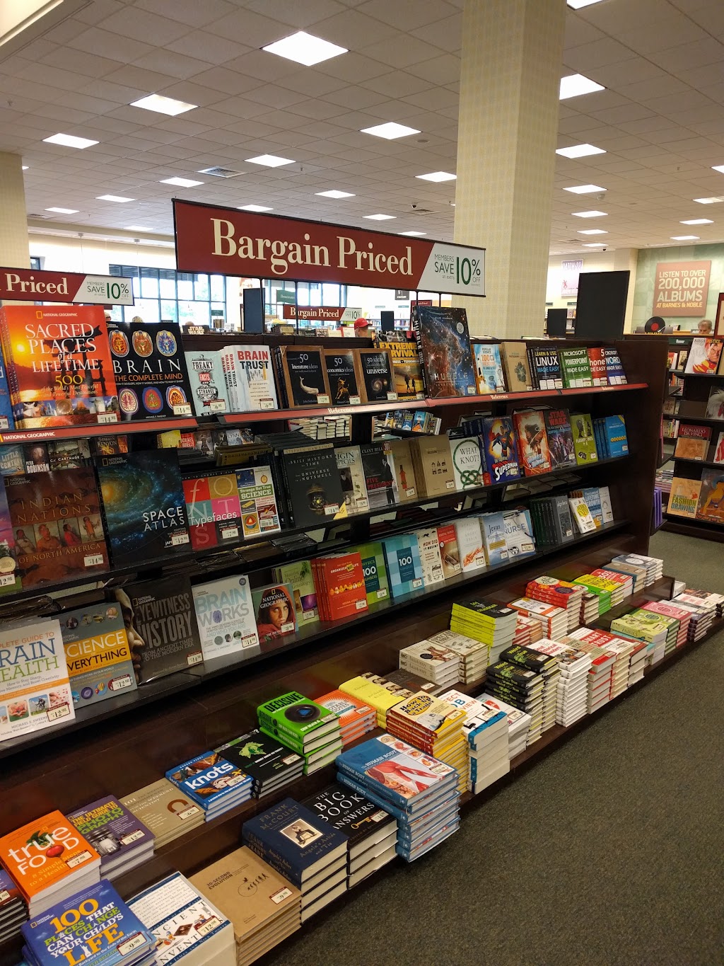 Barnes & Noble | 2960 Center Valley Pkwy Suite 742, Center Valley, PA 18034 | Phone: (610) 791-3261