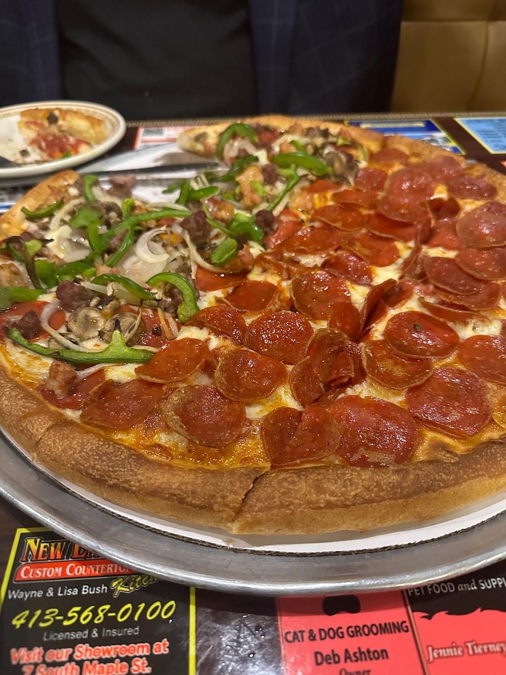 Village Pizza Restaurant | 515 College Hwy, Southwick, MA 01077 | Phone: (413) 569-3160