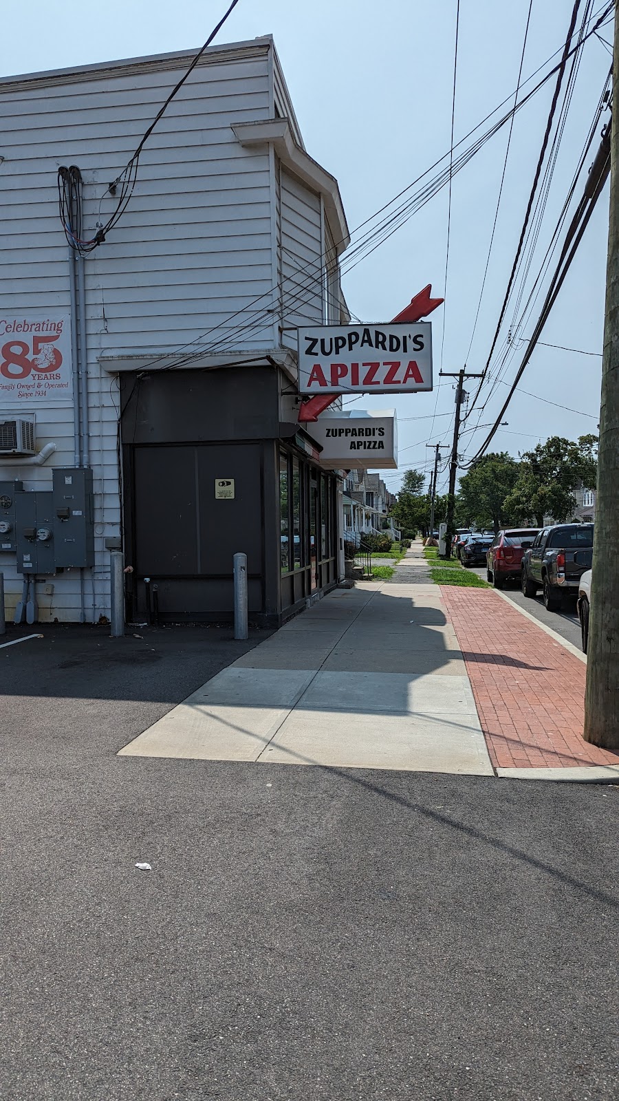 Zuppardis Apizza | 179 Union Ave, West Haven, CT 06516 | Phone: (203) 934-1949