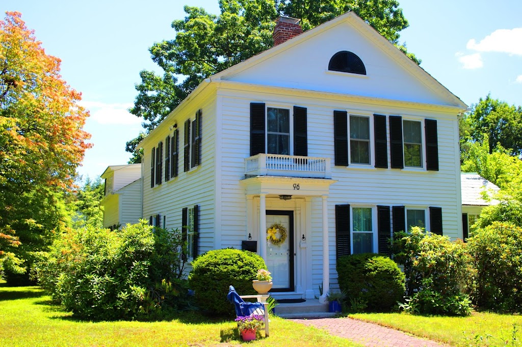 Carsons Bed & Breakfast and Salon | 96 College St, South Hadley, MA 01075 | Phone: (413) 404-3446