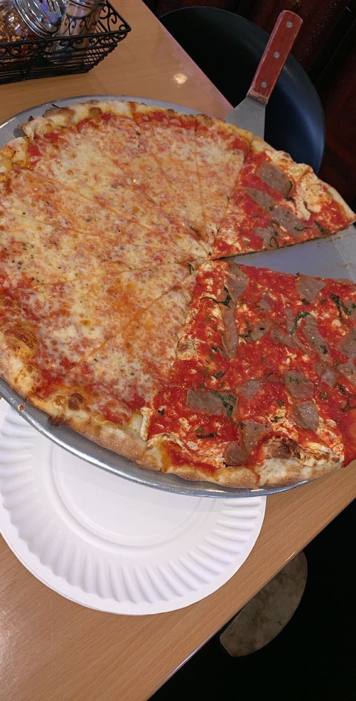 Di Luccas Pizzeria and Restaurant | 274 Monmouth Rd, Millstone, NJ 08510 | Phone: (732) 780-8300