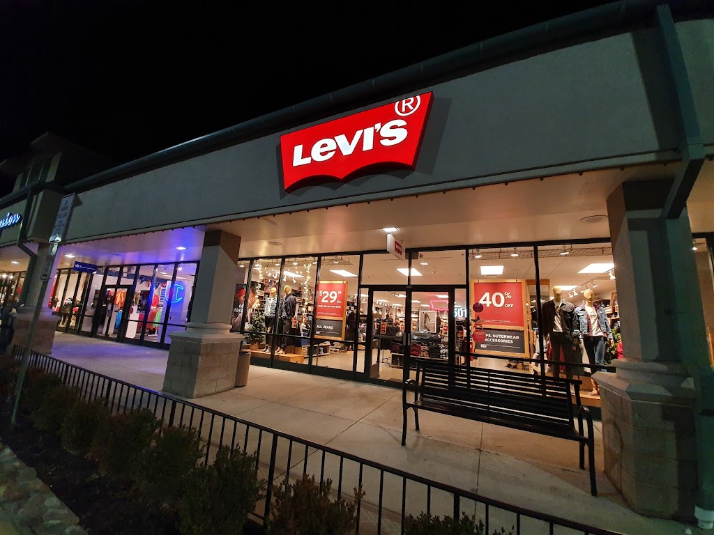 Levi’s Outlet Store | 537 Monmouth Rd #330, Jackson Township, NJ 08527 | Phone: (732) 928-1398