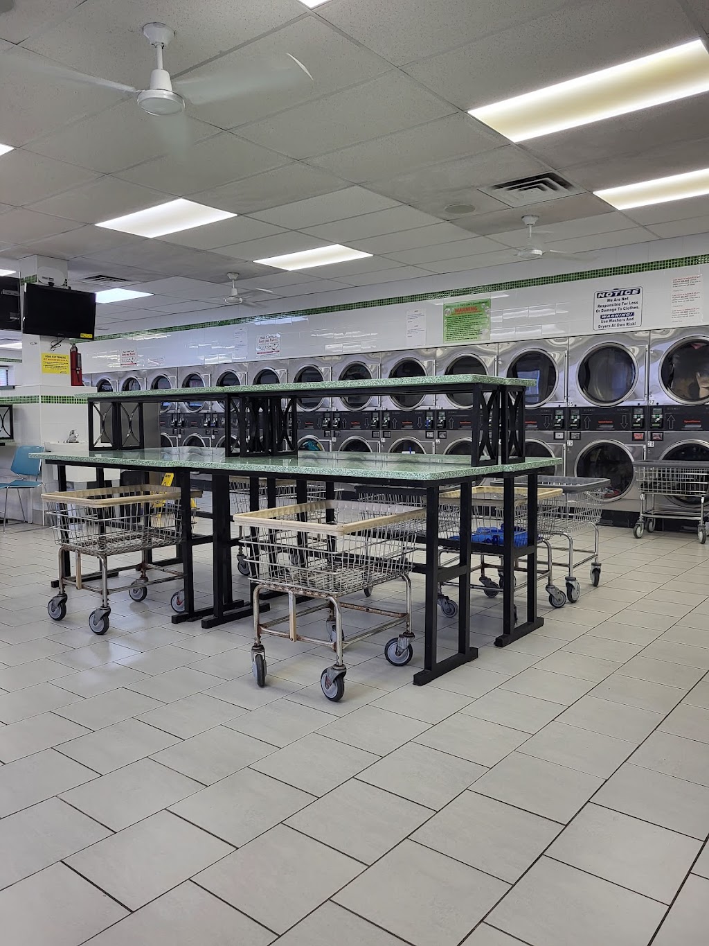 Mary Lous Laundromat | 144 Tolland St, East Hartford, CT 06108 | Phone: (860) 289-9322