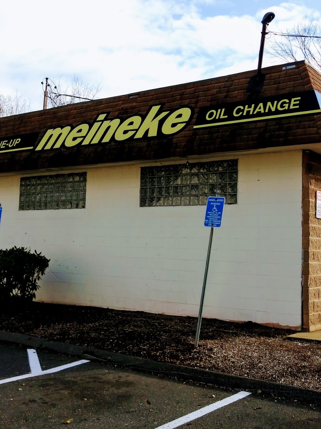 Meineke Car Care Center | 1616 Northampton St, Holyoke, MA 01040 | Phone: (413) 315-4403