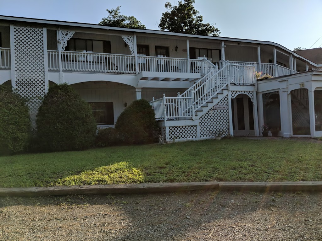 Jennys Country Manor Lodge | 1639 NY-199, Stanfordville, NY 12581 | Phone: (845) 876-1151