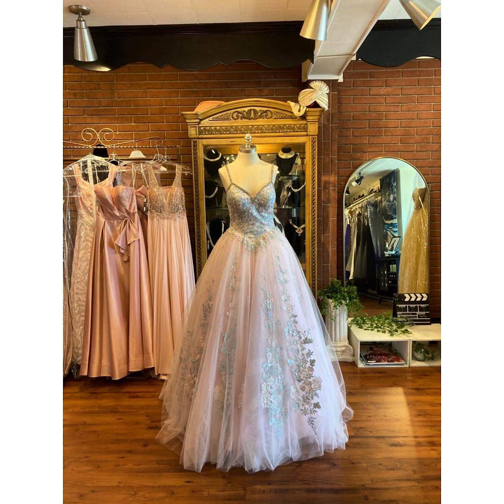 Dollys Boutique and Studio | 2495 Freemansburg Ave, Easton, PA 18042 | Phone: (484) 763-9832
