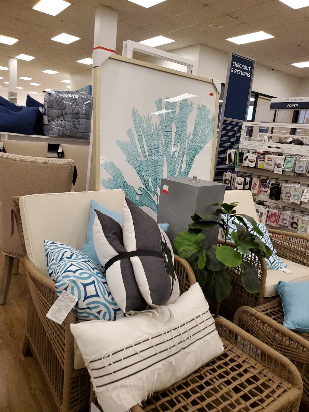 Marshalls & HomeGoods | 1130 Silas Deane Hwy, Wethersfield, CT 06109 | Phone: (860) 563-2887