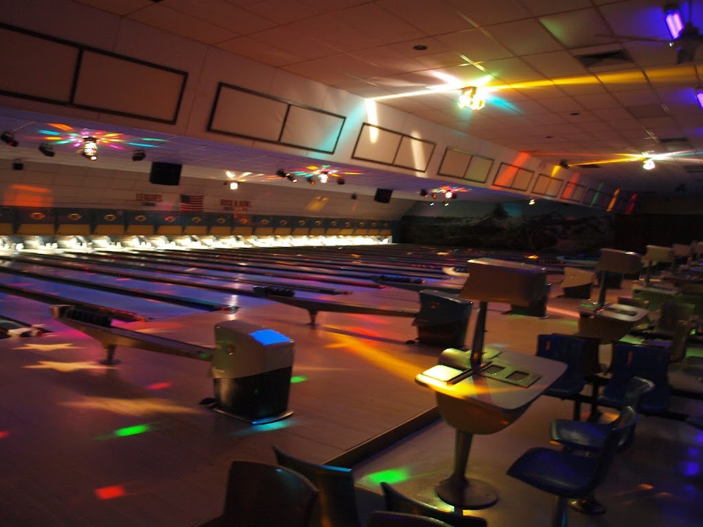 Lucky Strike Lanes Inc | 185 Stafford Rd, Mansfield Center, CT 06250 | Phone: (860) 423-8510
