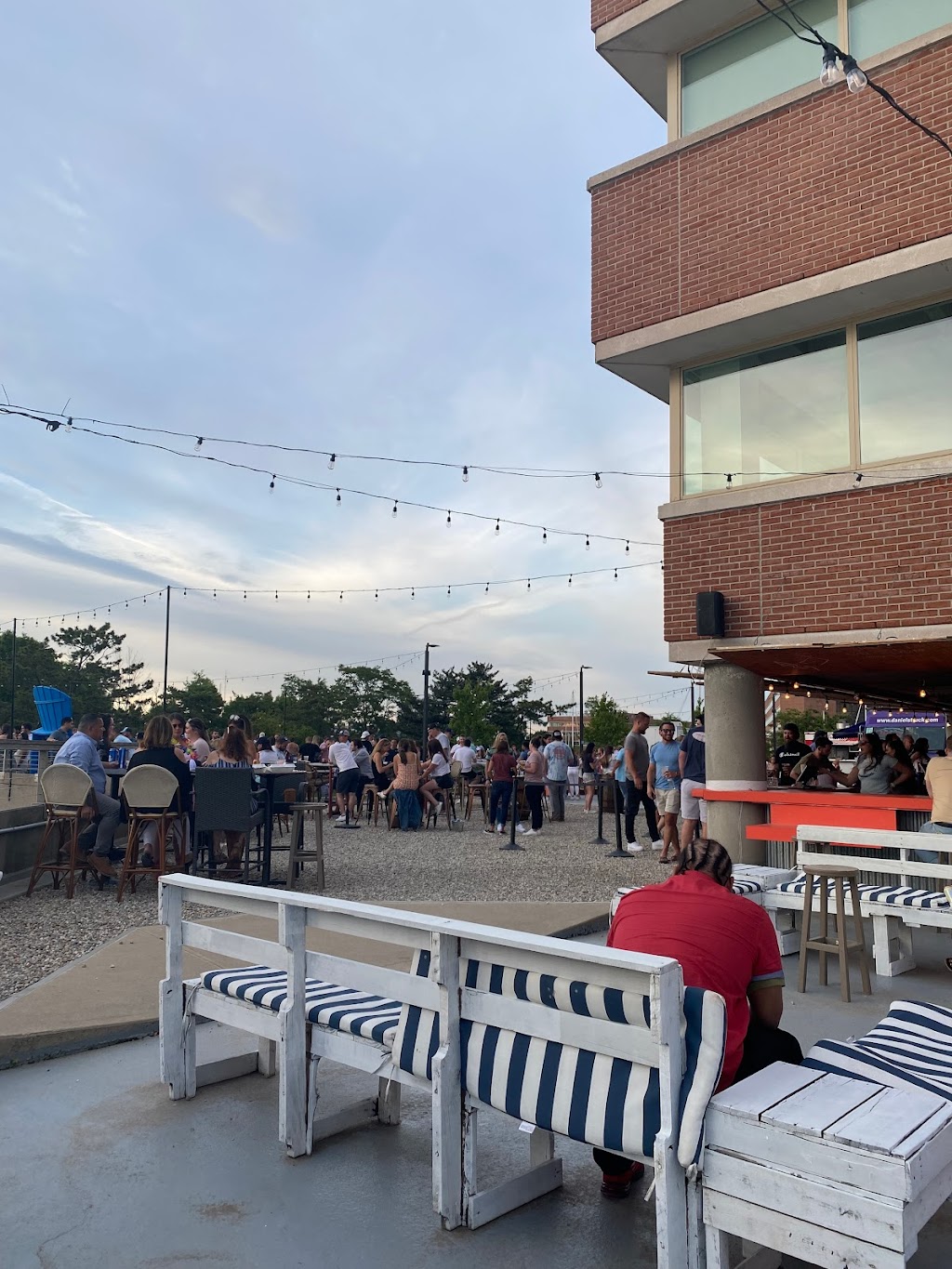 Beer Garden at Shippan Landing | 290 Harbor Dr, Stamford, CT 06902 | Phone: (203) 246-0017