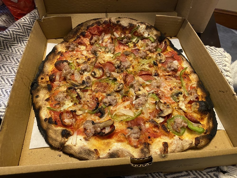 Luna Woodfired Pizza | 384 N Main St, Naugatuck, CT 06770 | Phone: (203) 632-5528