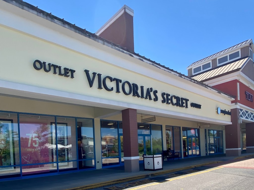 Victorias Secret Outlet | 1770 W Main St, Riverhead, NY 11901 | Phone: (631) 727-6123