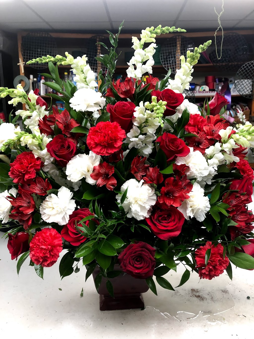 Rose Flowers & Gifts | 232 W Main St, Meriden, CT 06451 | Phone: (203) 235-5759