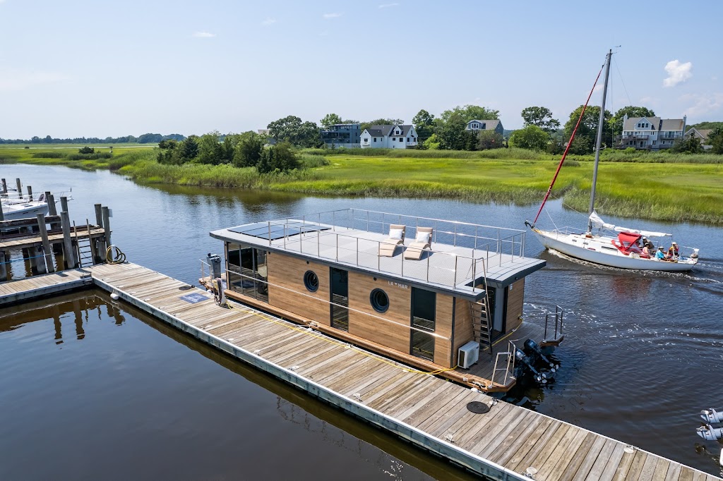 Waterlodge Premium Houseboats | 70 Riverside Dr, Clinton, CT 06413 | Phone: (860) 669-1705